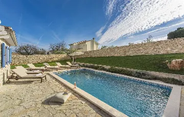 4-Bedroom Villa for 10 Guests in Rojnići