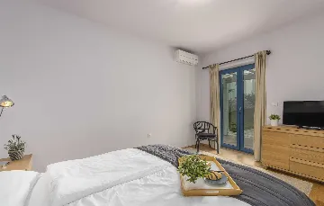4-Bedroom Villa for 10 Guests in Rojnići