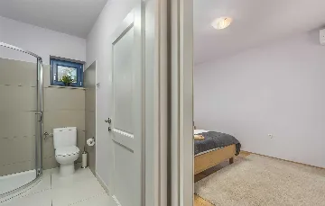 4-Bedroom Villa for 10 Guests in Rojnići