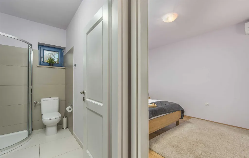 4-Bedroom Villa for 10 Guests in Rojnići