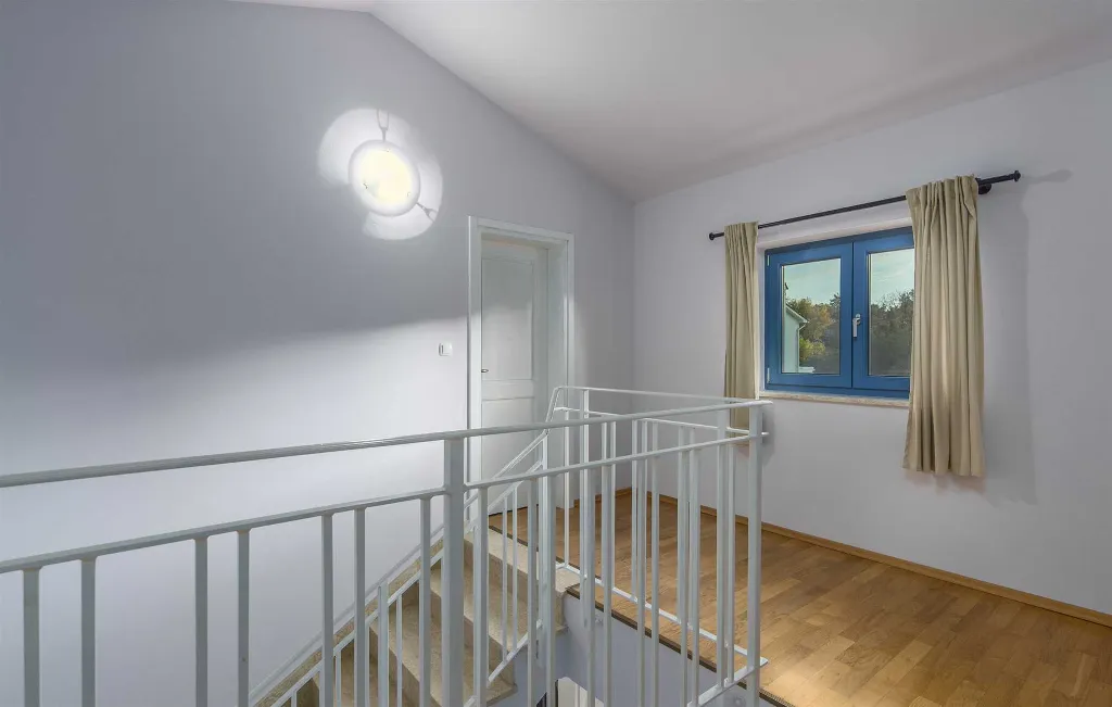4-Bedroom Villa for 10 Guests in Rojnići