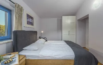 4-Bedroom Villa for 10 Guests in Rojnići