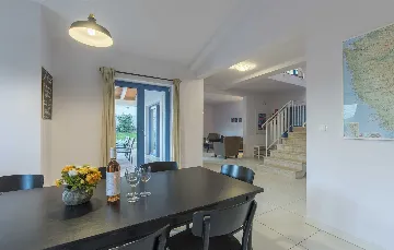 4-Bedroom Villa for 10 Guests in Rojnići