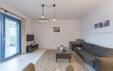 4-Bedroom Villa for 10 Guests in Rojnići