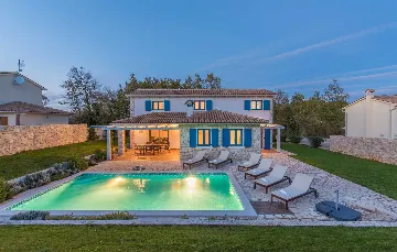 4-Bedroom Villa for 10 Guests in Rojnići