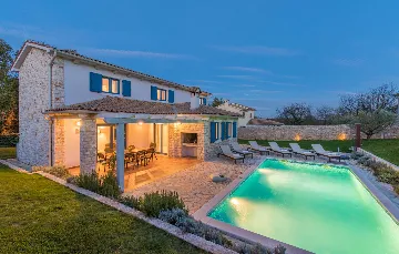 4-Bedroom Villa for 10 Guests in Rojnići