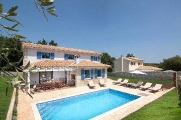 4-Bedroom Villa for 10 Guests in Rojnići