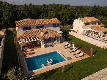 4-Bedroom Villa for 10 Guests in Rojnići