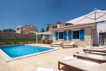 4-Bedroom Villa for 10 Guests in Rojnići