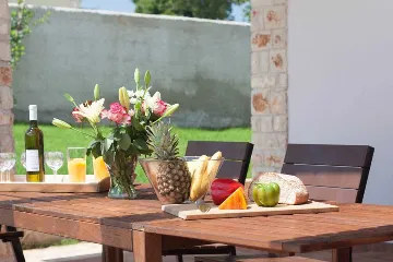 4-Bedroom Villa for 10 Guests in Rojnići