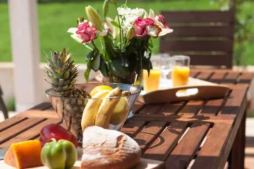 4-Bedroom Villa for 10 Guests in Rojnići