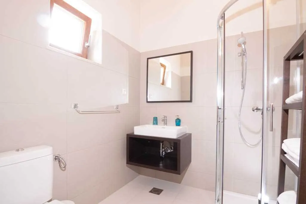 4-Bedroom Villa for 10 Guests in Rojnići