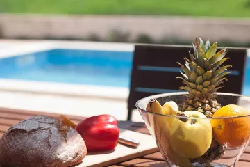 4-Bedroom Villa for 10 Guests in Rojnići