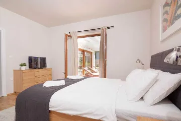 4-Bedroom Villa for 10 Guests in Rojnići