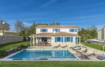 4-Bedroom Villa for 10 Guests in Rojnići