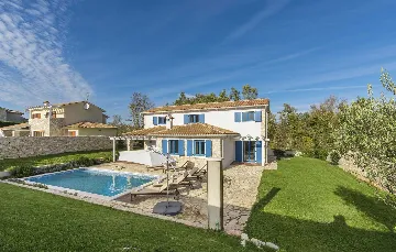 4-Bedroom Villa for 10 Guests in Rojnići