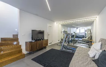 Modern Villa with Private Pool in Višnjan