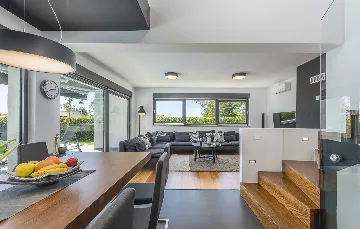 Modern Villa with Private Pool in Višnjan