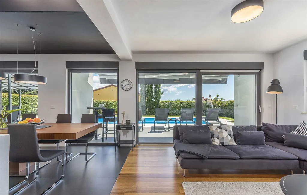 Modern Villa with Private Pool in Višnjan