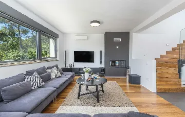 Modern Villa with Private Pool in Višnjan