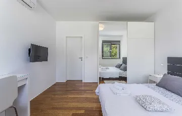 Modern Villa with Private Pool in Višnjan