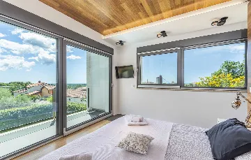 Modern Villa with Private Pool in Višnjan