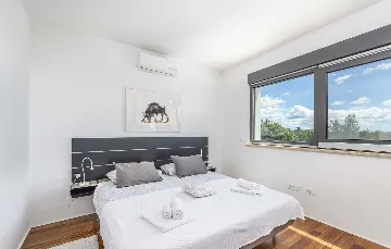 Modern Villa with Private Pool in Višnjan