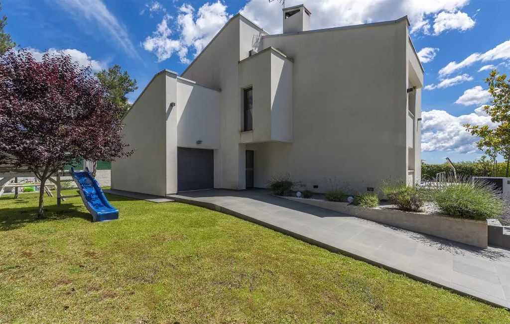 Modern Villa with Private Pool in Višnjan