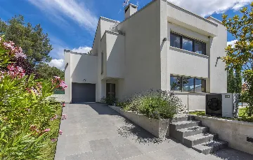 Modern Villa with Private Pool in Višnjan