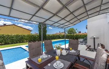 Modern Villa with Private Pool in Višnjan