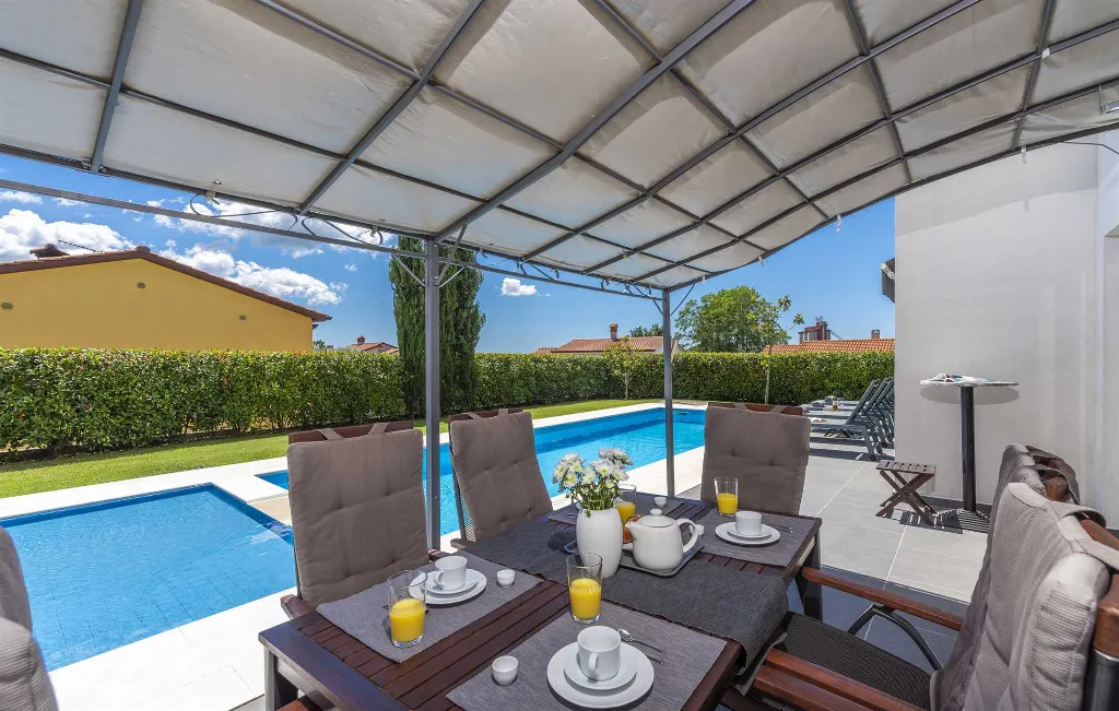 Modern Villa with Private Pool in Višnjan