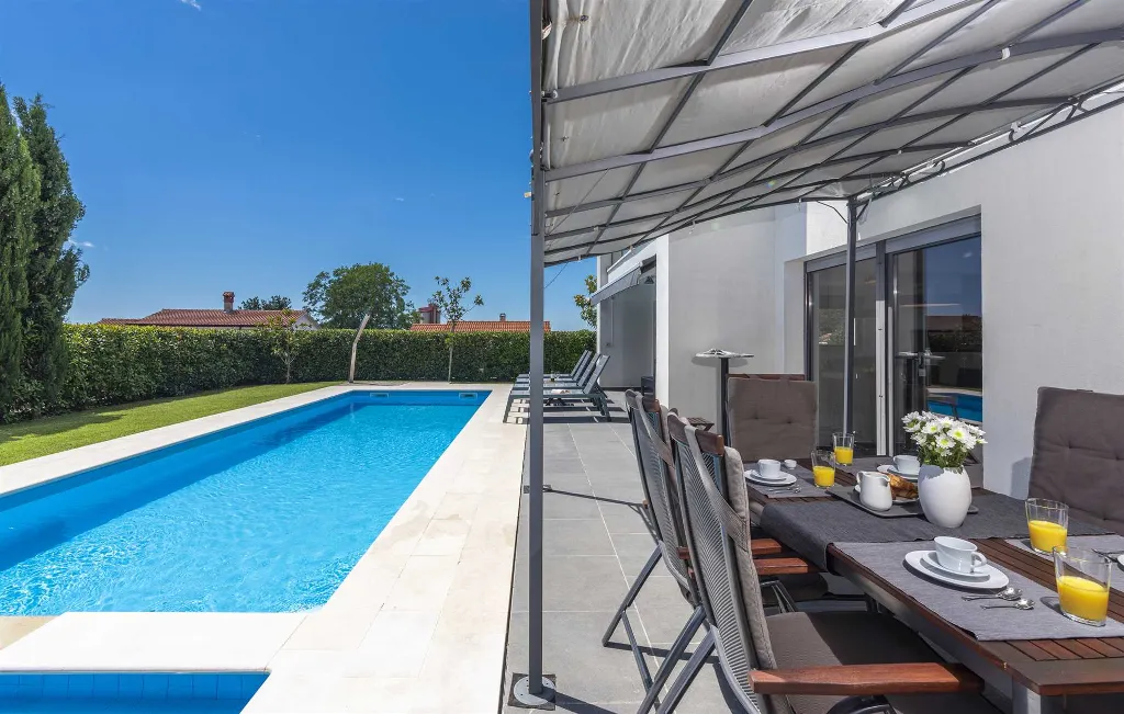 Modern Villa with Private Pool in Višnjan