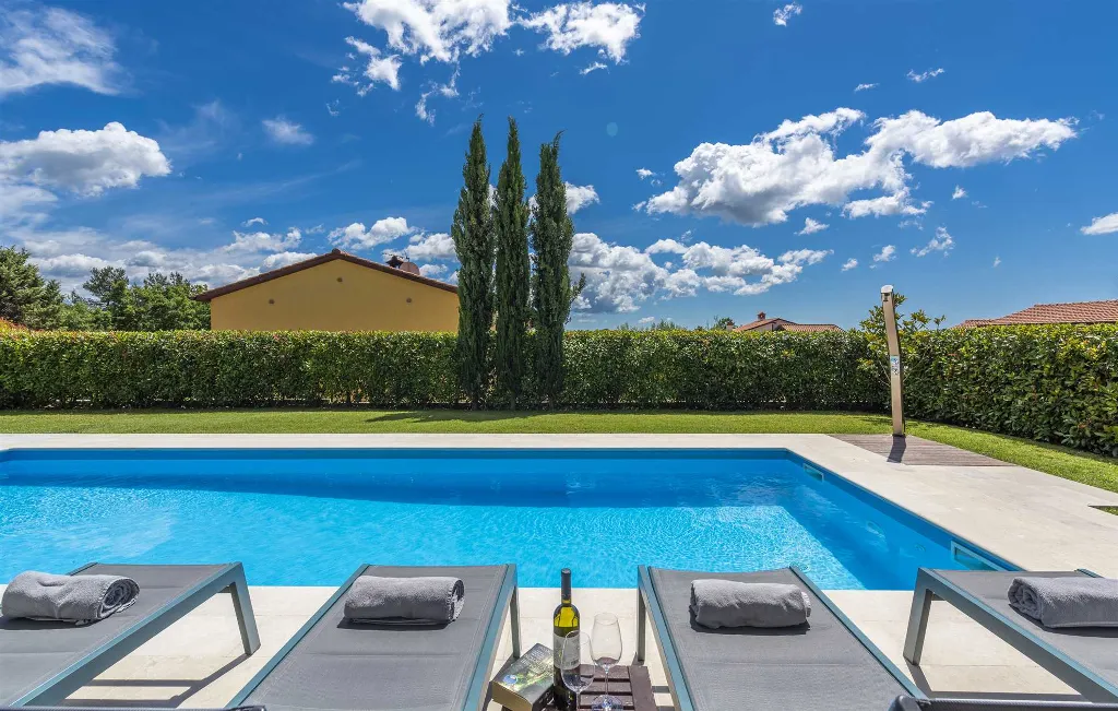Modern Villa with Private Pool in Višnjan