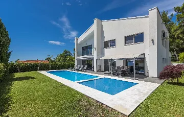 Modern Villa with Private Pool in Višnjan