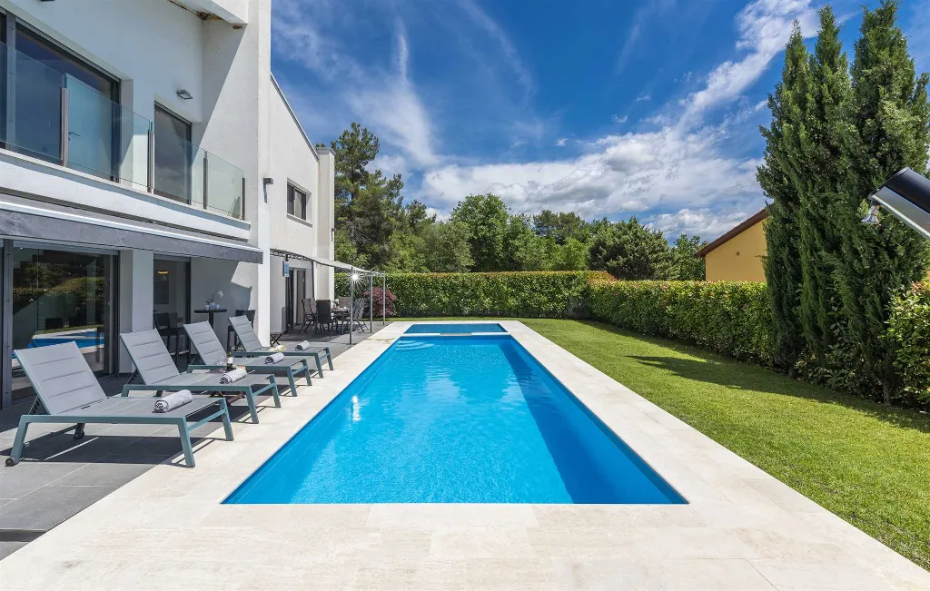 Modern Villa with Private Pool in Višnjan