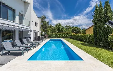 Modern Villa with Private Pool in Višnjan