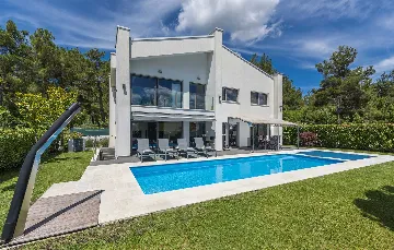 Modern Villa with Private Pool in Višnjan