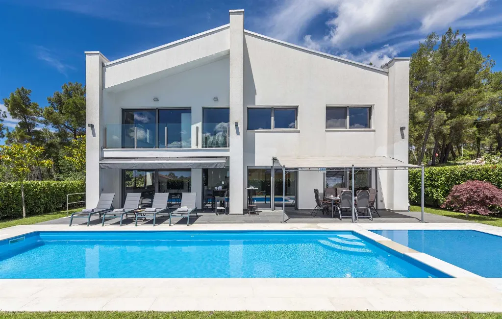 Modern Villa with Private Pool in Višnjan