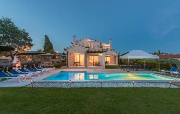Vabriga Villa with Private Pool for Up to 14