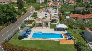 Vabriga Villa with Private Pool for Up to 14