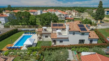 Vabriga Villa with Private Pool for Up to 14