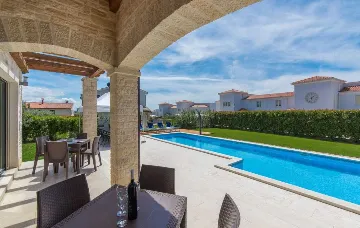 Vabriga Villa with Private Pool for Up to 14