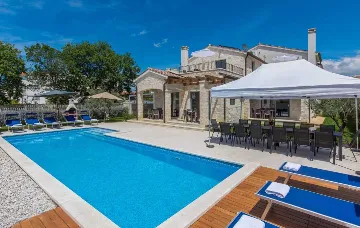 Vabriga Villa with Private Pool for Up to 14