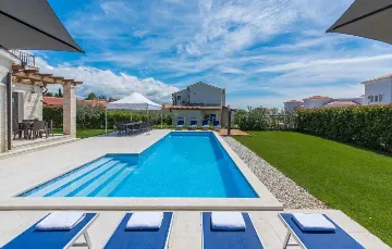 Vabriga Villa with Private Pool for Up to 14