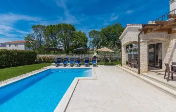 Vabriga Villa with Private Pool for Up to 14