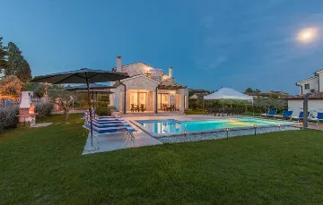 Vabriga Villa with Private Pool for Up to 14