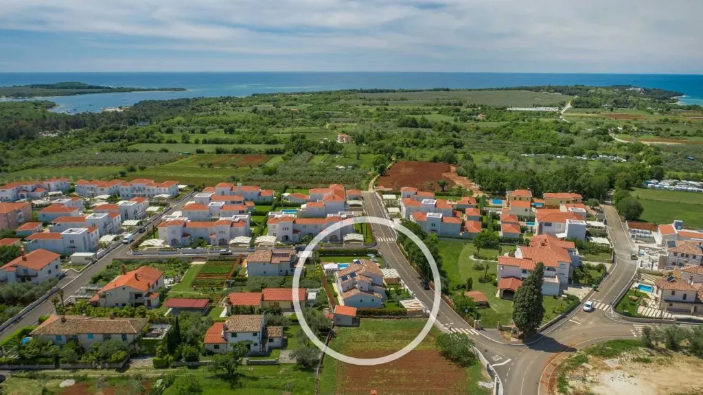 Vabriga Villa with Private Pool for Up to 14