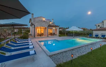 Vabriga Villa with Private Pool for Up to 14