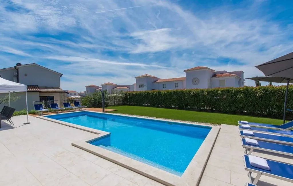 Vabriga Villa with Private Pool for Up to 14