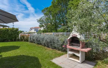 Vabriga Villa with Private Pool for Up to 14